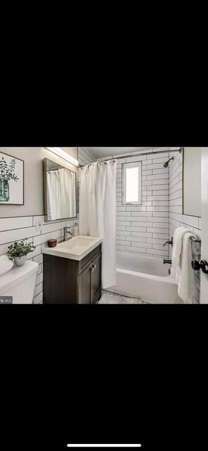 Lovely 1-Bedroom Rental Unit With Free Parking วอชิงตัน ภายนอก รูปภาพ